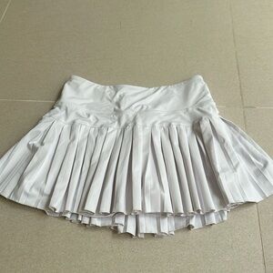 Perfect condition gold hinge tennis skirt size s